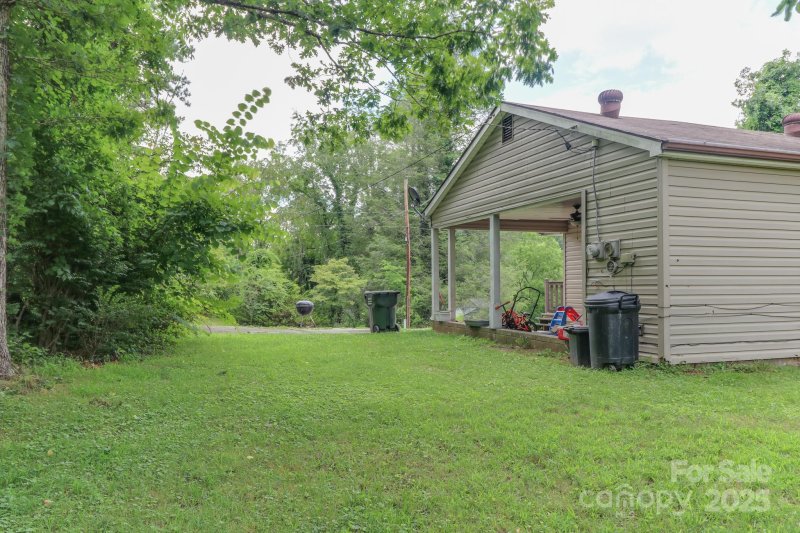 Property image 3 at 412 W Chestnut Drive, Hendersonville, NC 28739