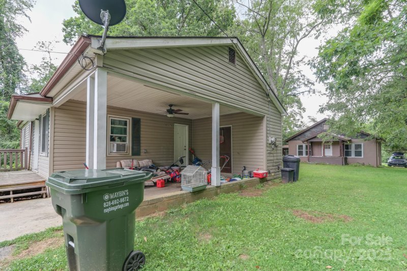 Property image 4 at 412 W Chestnut Drive, Hendersonville, NC 28739