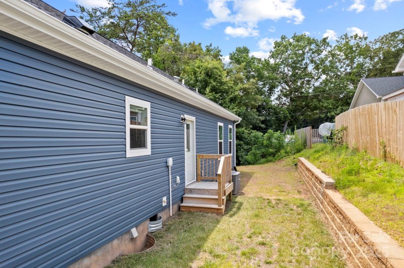 Property image 3 of 119 Bellamy Road in Brooks Cove, Asheville, NC 28806