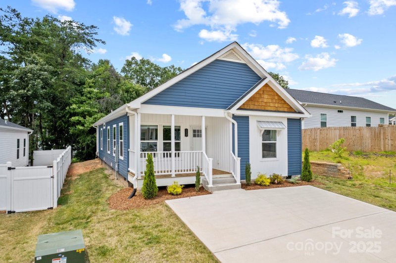 Property image 4 of 119 Bellamy Road in Brooks Cove, Asheville, NC 28806