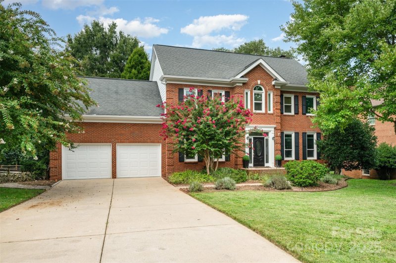 Property image 3 at 207 Walnut Point Drive, Matthews, NC 28105