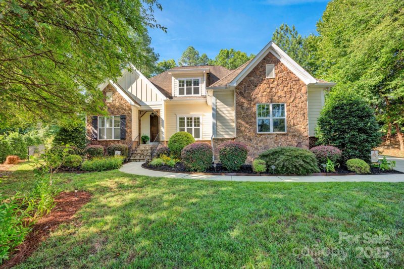 134 Lakeshore Hills Drive