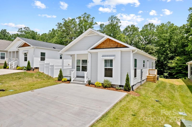 Property image 3 of 128 Bellamy Road in Brooks Cove, Asheville, NC 28806