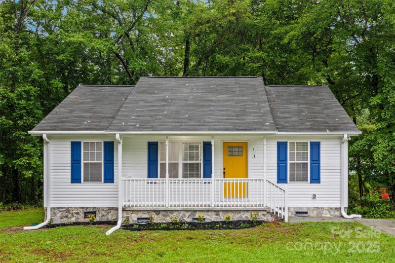 Property image 2 of 117 Sir Lancelot Lane in Kings Pointe, Kings Mountain, NC 28086