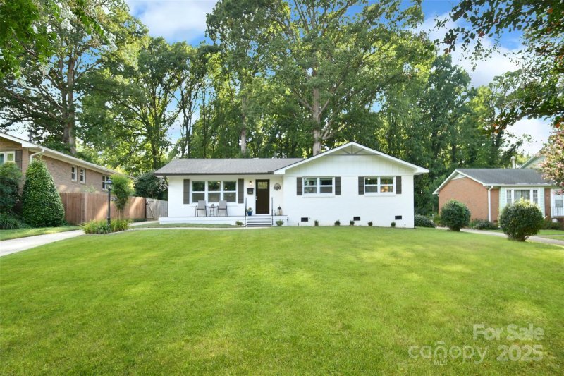 Property image 3 at 4014 Larkspur Lane, Charlotte, NC 28205