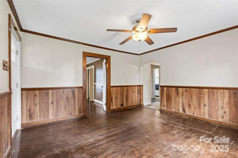 Property image 5 of 323 E 20th Street in Laurel Park, Kannapolis, NC 28083