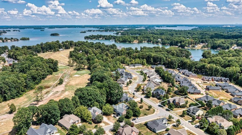 Property image 4 of 2576 Shanklin Lane in WESTPORT LAKESIDE, Denver, NC 28037