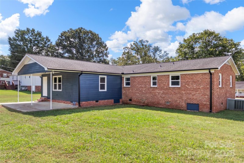Property image 4 of 2525 Oxford Circle in Smokerise, Lancaster, SC 29720