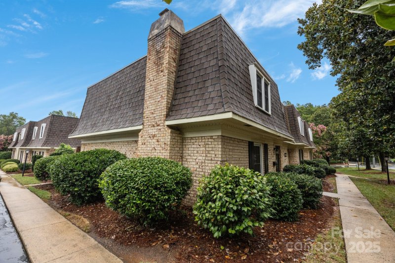 Property image 2 of 1700 Roxborough Road in Barclay Downs, Charlotte, NC 28211