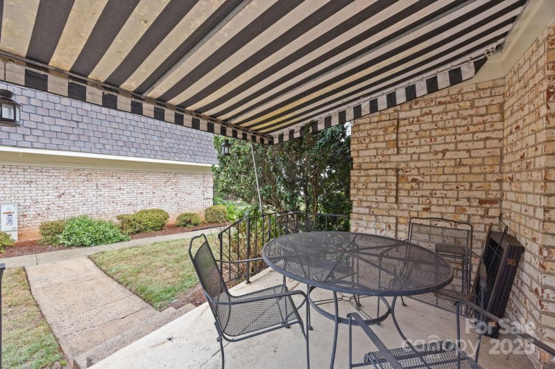 Property image 4 of 1700 Roxborough Road in Barclay Downs, Charlotte, NC 28211