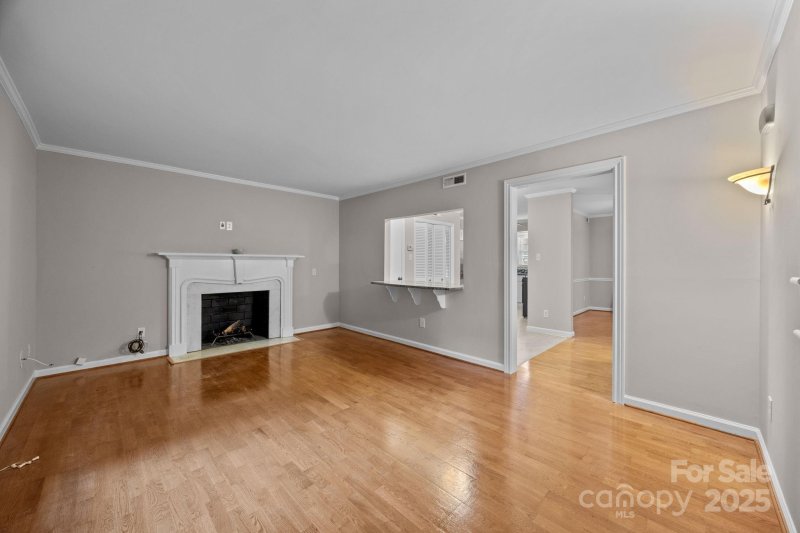 Property image 5 of 1700 Roxborough Road in Barclay Downs, Charlotte, NC 28211