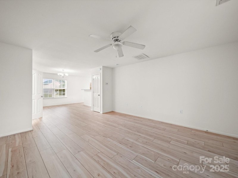 Property image 3 of 925 Cassidy Drive in Sundance Village, Gastonia, NC 28054