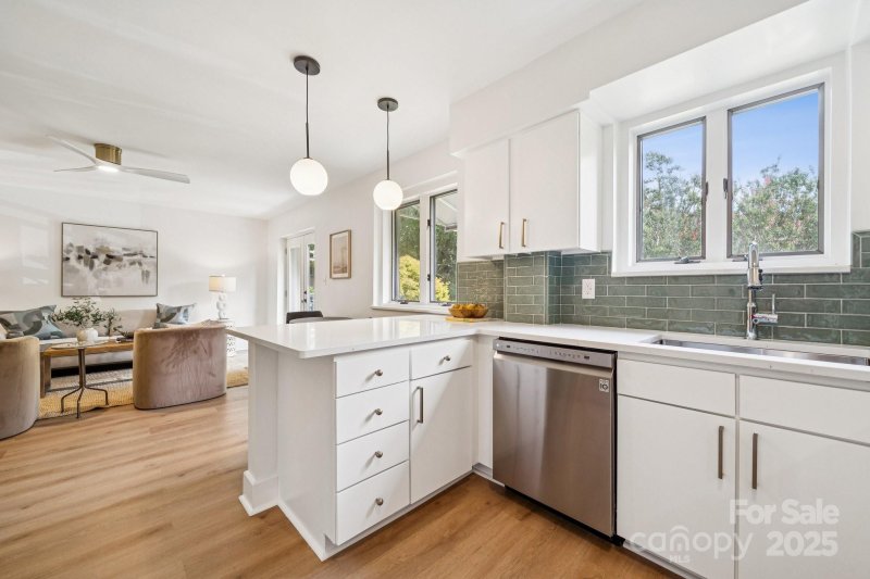 Property image 4 at 2421 Vail Avenue, Charlotte, NC 28207