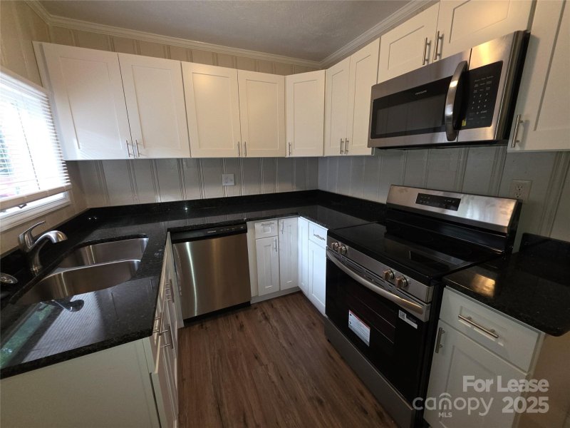 Property image 2 at 1322 Briar Creek Road, Charlotte, NC 28205