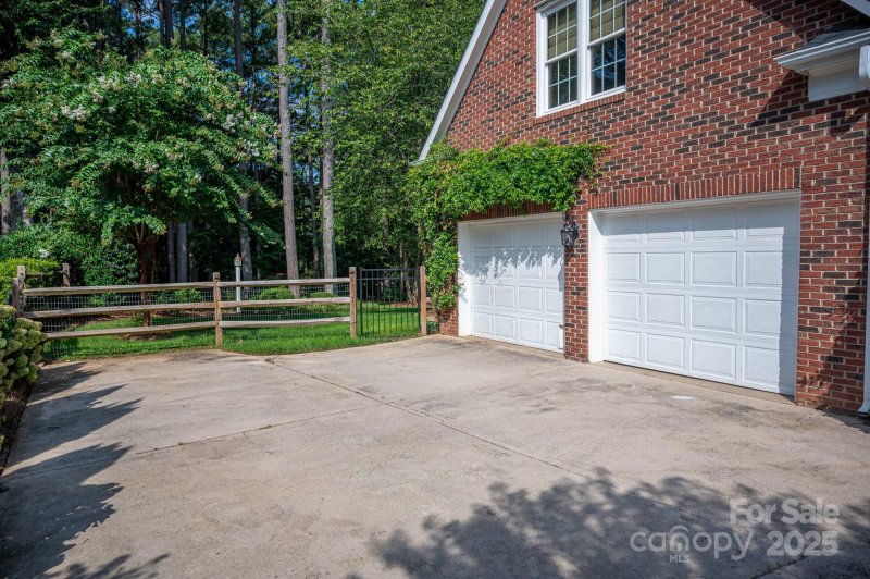 Property image 4 of 195 Cove Creek Loop in North Shore, Mooresville, NC 28117