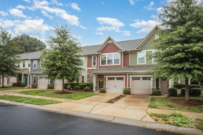 Property image 2 of 407 Park Meadows Drive in Park Meadows, Matthews, NC 28104