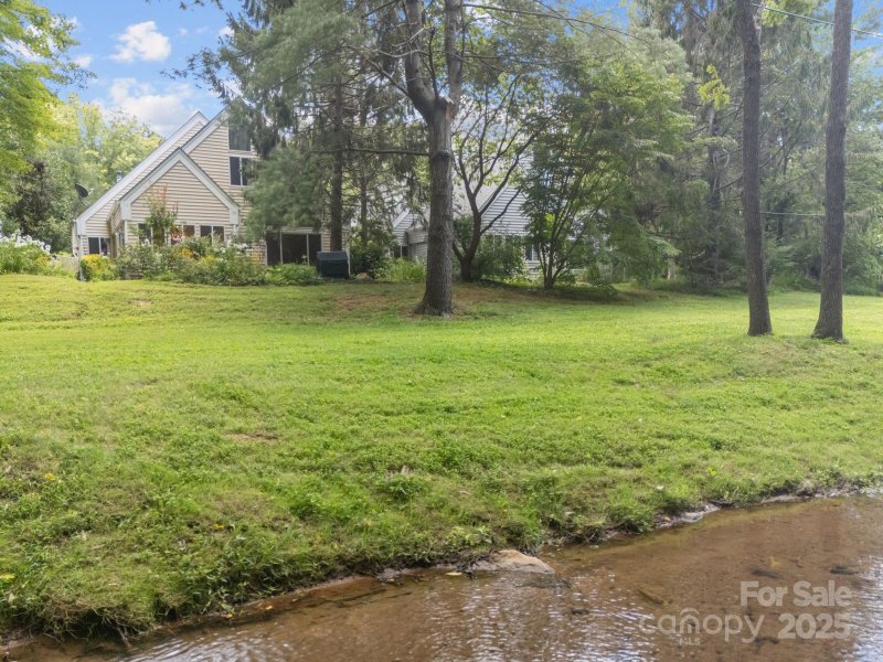 Property image 3 of 11 Stuart Circle in Aberdeen Meadows, Asheville, NC 28804