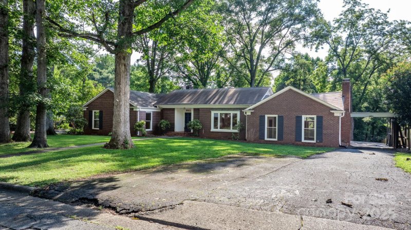 1615 Brentwood Drive