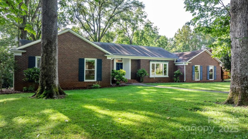 Property image 2 at 1615 Brentwood Drive, Newton, NC 28658