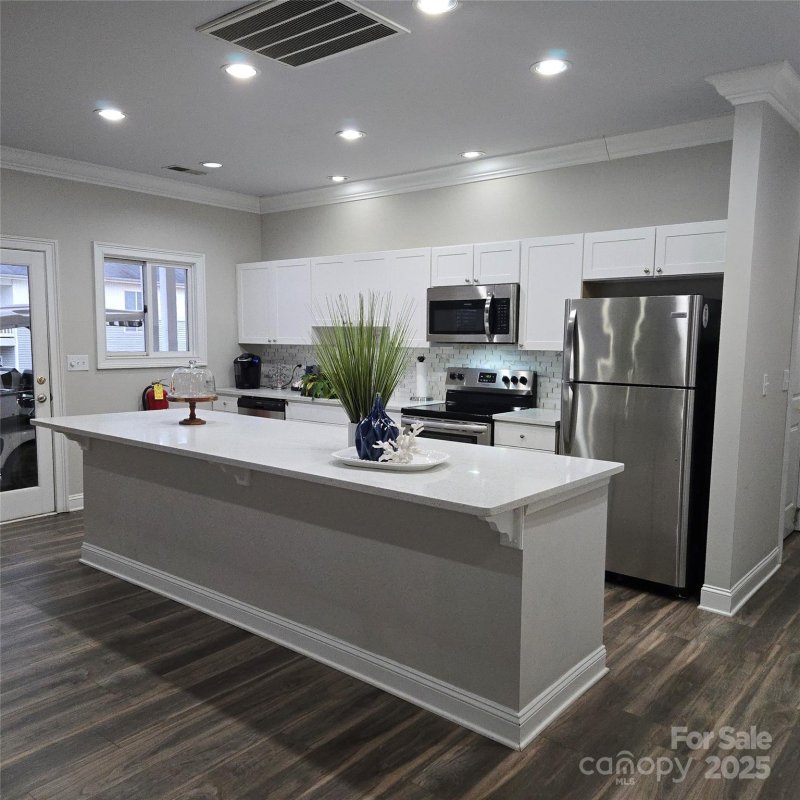 Property image 2 of 14 Hamiltons Bay Court in Hamiltons Bay, Lake Wylie, SC 29710