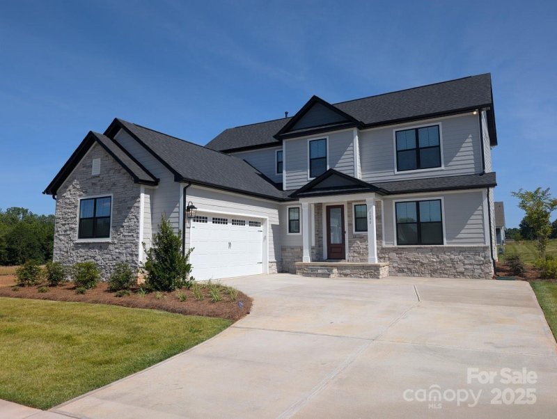 Property image 2 of 2092 Fordhill Street in Stoneridge Hills, Rock Hill, SC 29732