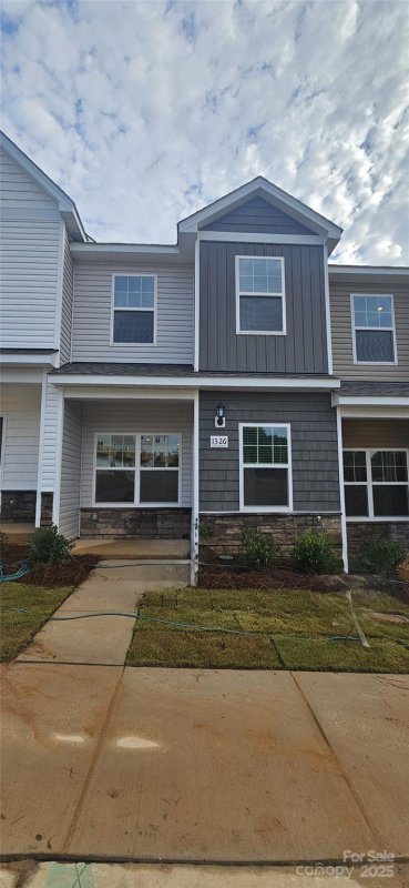 1326 Principal Featherstone Avenue