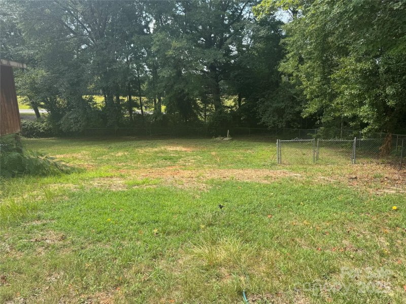 Property image 4 at 2501 Twin Avenue, Gastonia, NC 28052