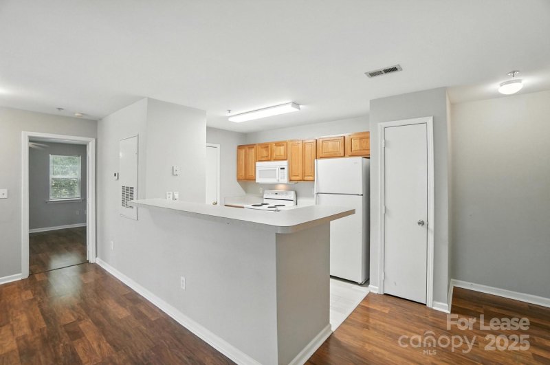 Property image 5 at 9849 Campus Walk Lane, Charlotte, NC 28262