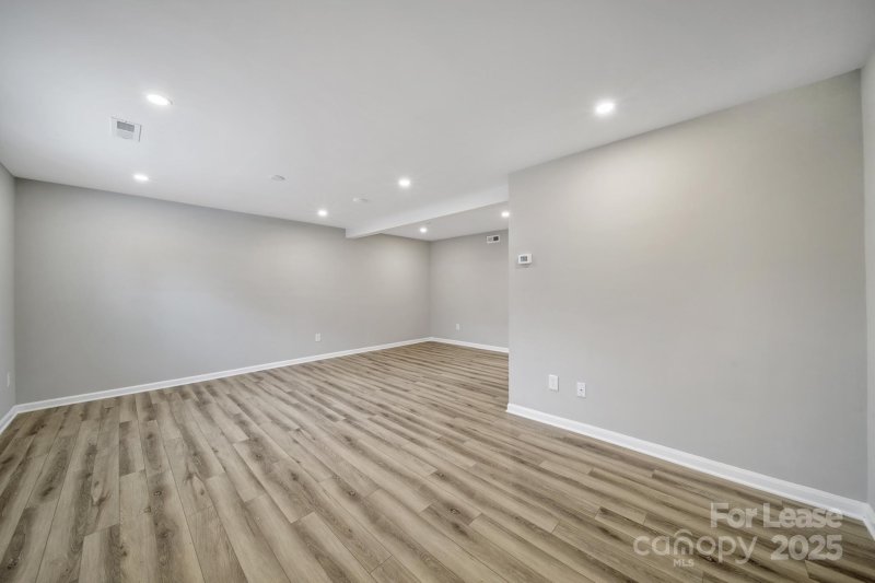 Property image 2 of 8914 Hunter Ridge Drive in Lexington Commons, Charlotte, NC 28226