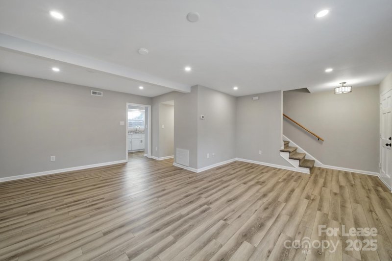 Property image 3 of 8914 Hunter Ridge Drive in Lexington Commons, Charlotte, NC 28226