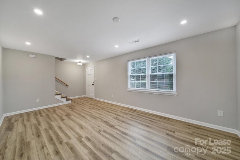 Property image 4 of 8914 Hunter Ridge Drive in Lexington Commons, Charlotte, NC 28226