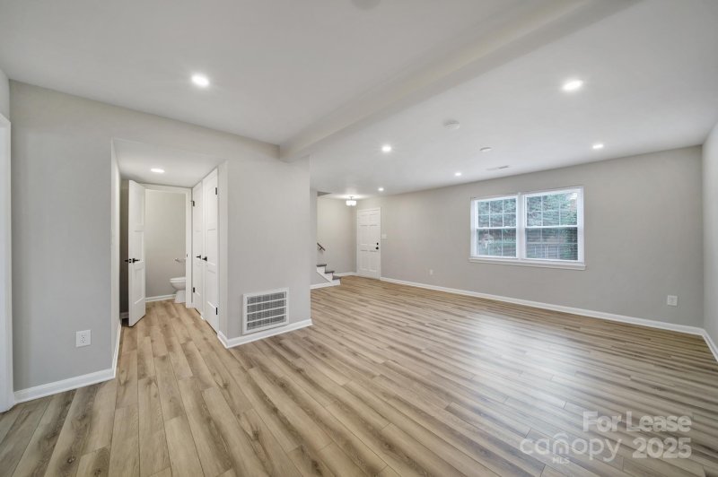 Property image 5 of 8914 Hunter Ridge Drive in Lexington Commons, Charlotte, NC 28226