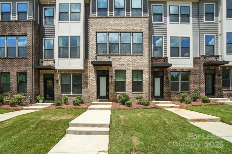 Property image 2 at 952 Broad River Lane, Charlotte, NC 28211