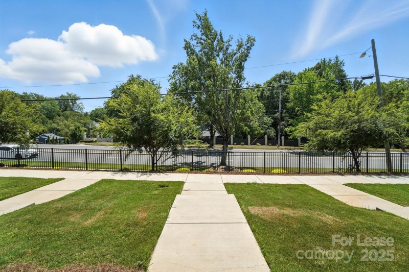 Property image 3 at 952 Broad River Lane, Charlotte, NC 28211