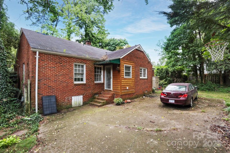 Property image 3 at 1400 Briar Creek Road, Charlotte, NC 28205