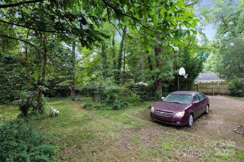 Property image 4 at 1400 Briar Creek Road, Charlotte, NC 28205