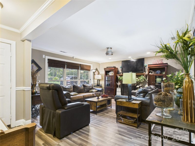 Property image 3 of 112 30th Avenue in Fairview Park, Hickory, NC 28601