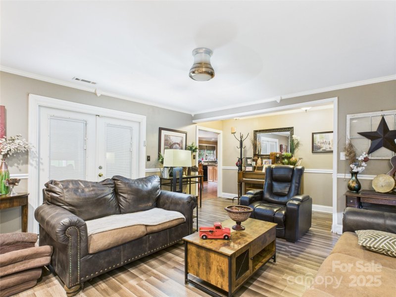 Property image 5 of 112 30th Avenue in Fairview Park, Hickory, NC 28601