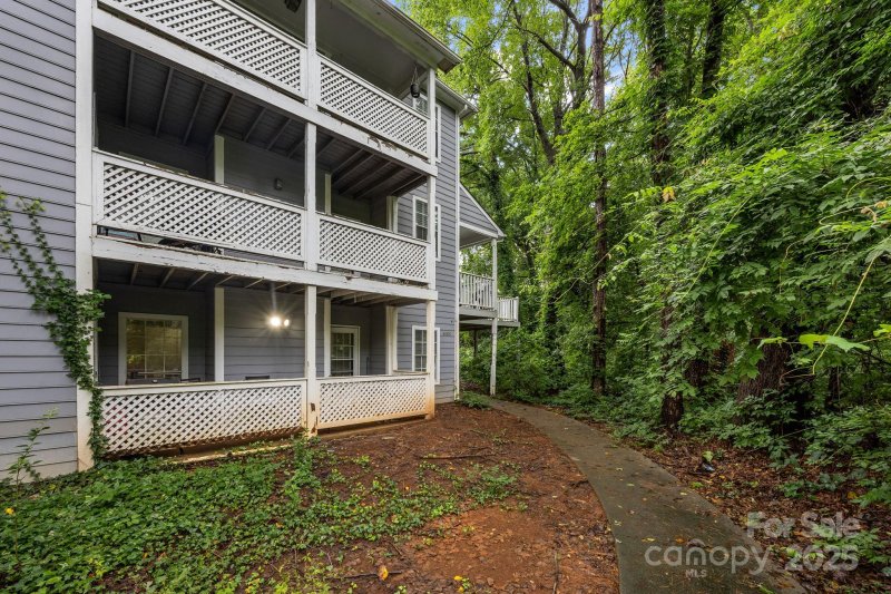 Property image 2 of 6005 Pinebark Court in Forest Ridge, Charlotte, NC 28212