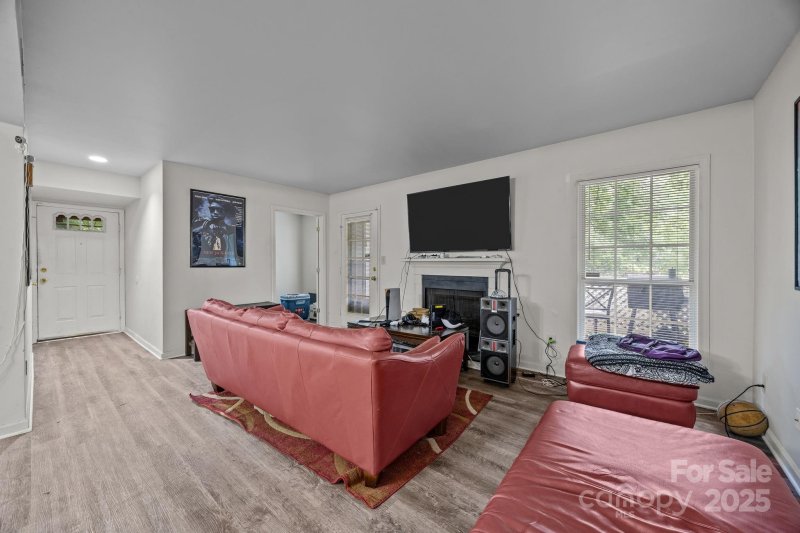 Property image 3 of 6005 Pinebark Court in Forest Ridge, Charlotte, NC 28212