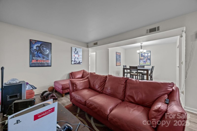 Property image 4 of 6005 Pinebark Court in Forest Ridge, Charlotte, NC 28212