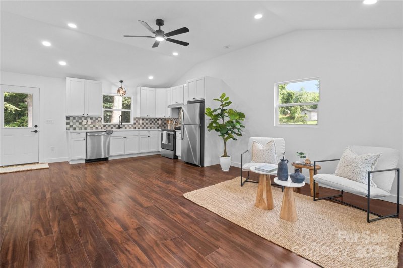 Property image 5 of 1016 Bramble Place in Westchester, Charlotte, NC 28208