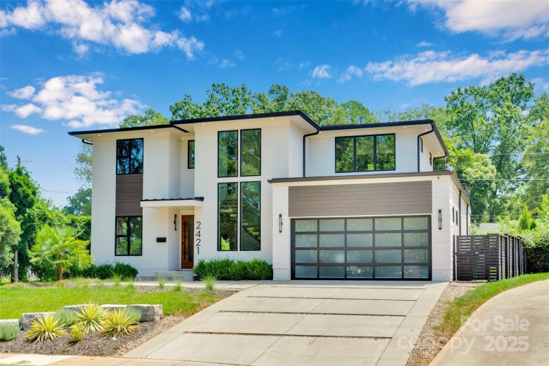 Property image 3 at 2421 Roslyn Avenue, Charlotte, NC 28208