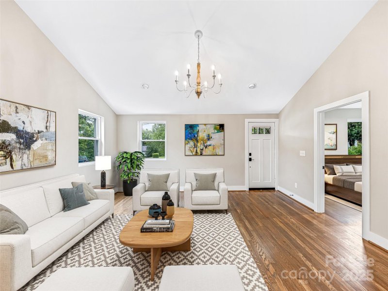 Property image 2 of 162 Courtland Place in Montford, Asheville, NC 28801