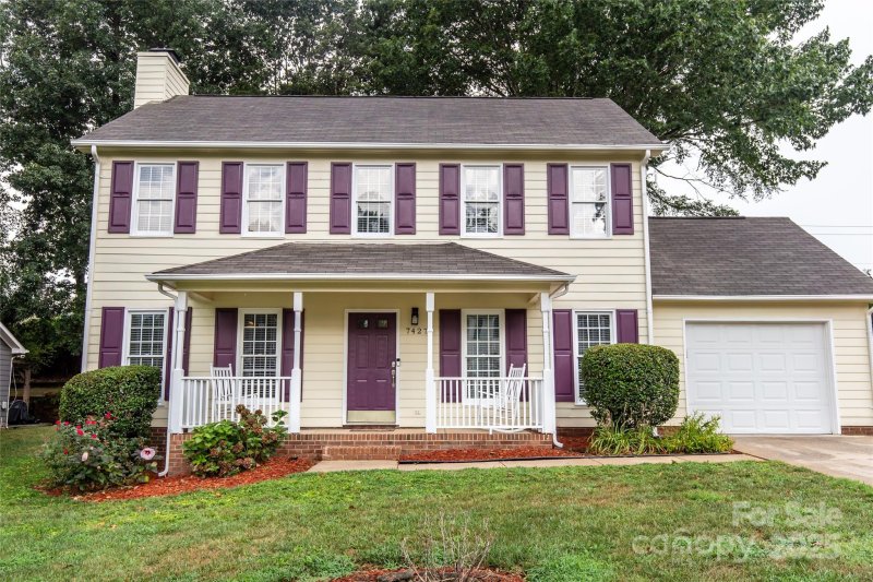 Sherbrook, Charlotte Community