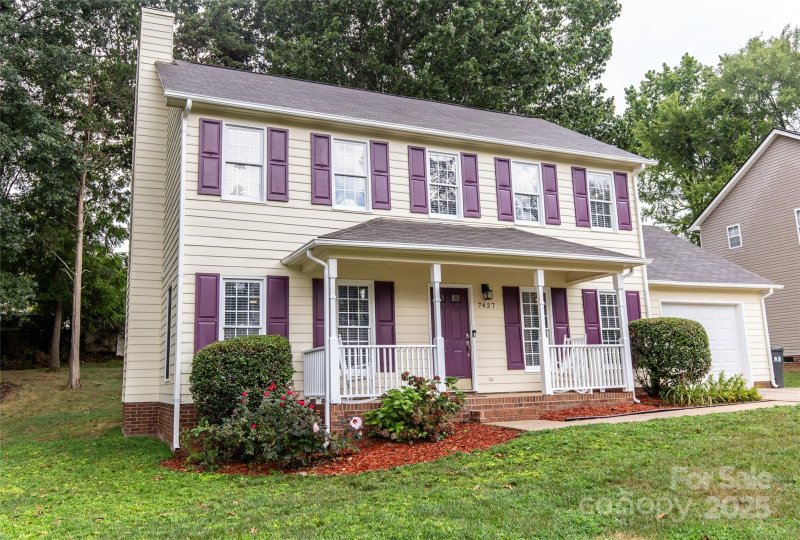 Property image 3 of 7427 Crestside Lane in Sherbrook, Charlotte, NC 28227