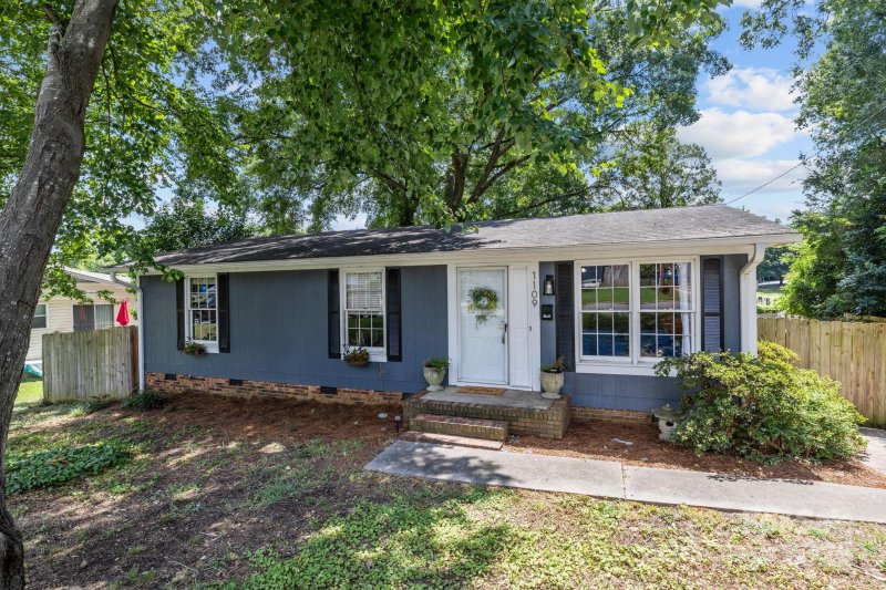 Property image 2 at 1109 Balthis Drive, Gastonia, NC 28054