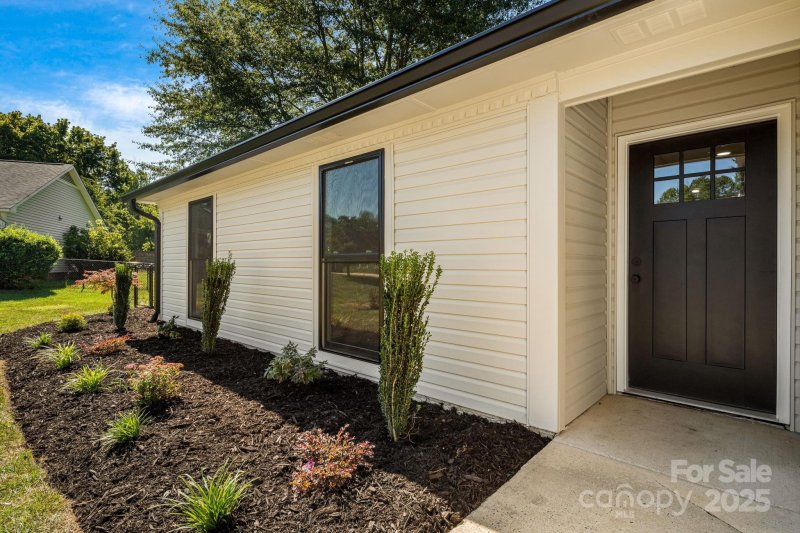 Property image 3 of 64 Southchase Drive in Southchase, Fletcher, NC 28732