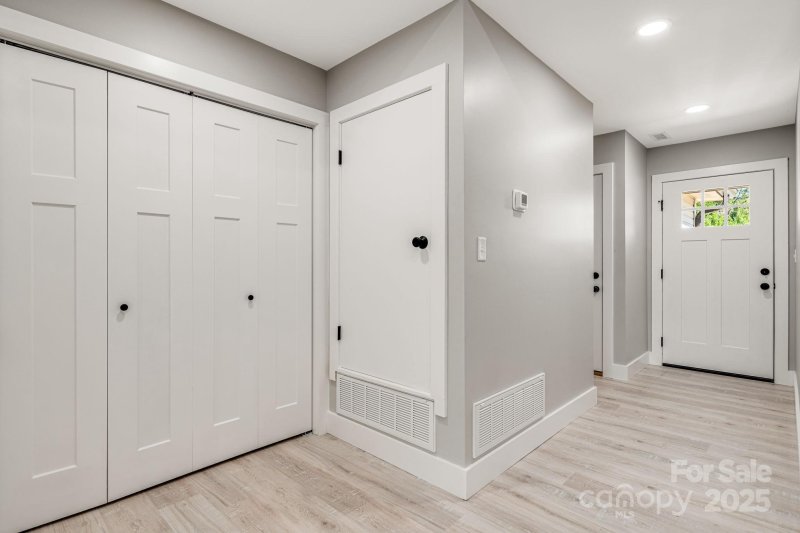 Property image 5 of 64 Southchase Drive in Southchase, Fletcher, NC 28732