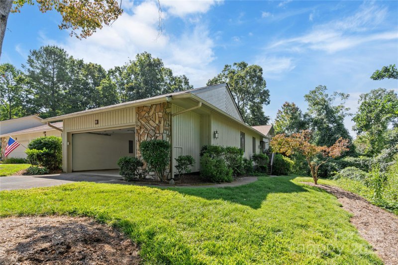 Property image 2 of 120 Clubwood Court in Deerwood, Asheville, NC 28803